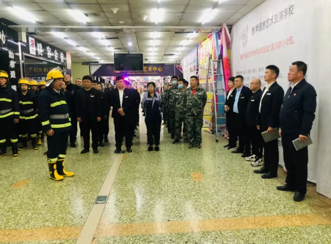 居安思危，防患未“燃”——鞍勤商業(yè)開展消防應(yīng)急逃生演練