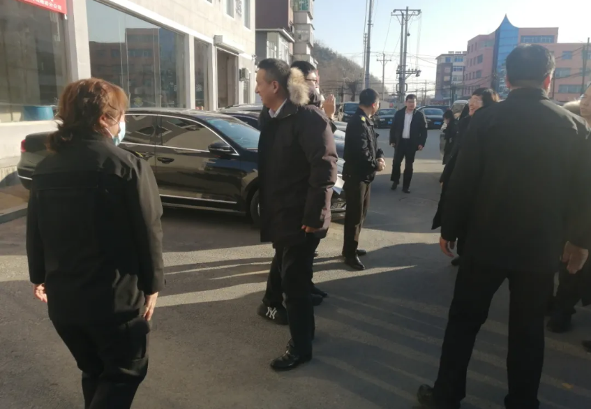 鞍勤集團(tuán)黨委下基層、聽民意，助推企業(yè)高質(zhì)量發(fā)展