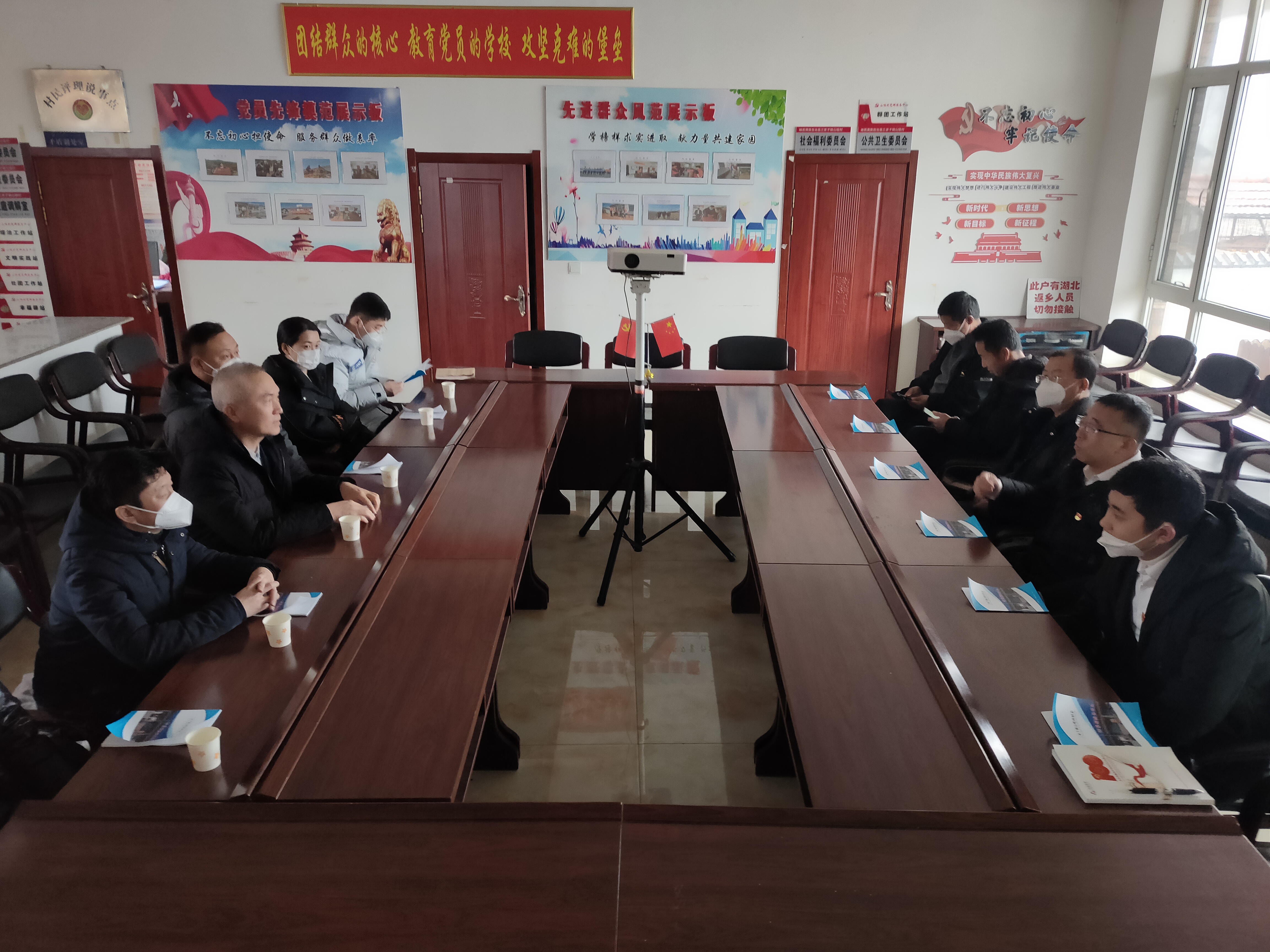 踐行國企責(zé)任，迎新春送溫暖——鞍勤集團(tuán)、溫泉集團(tuán)、公服集團(tuán)前往駐村工作隊(duì) 走訪慰問