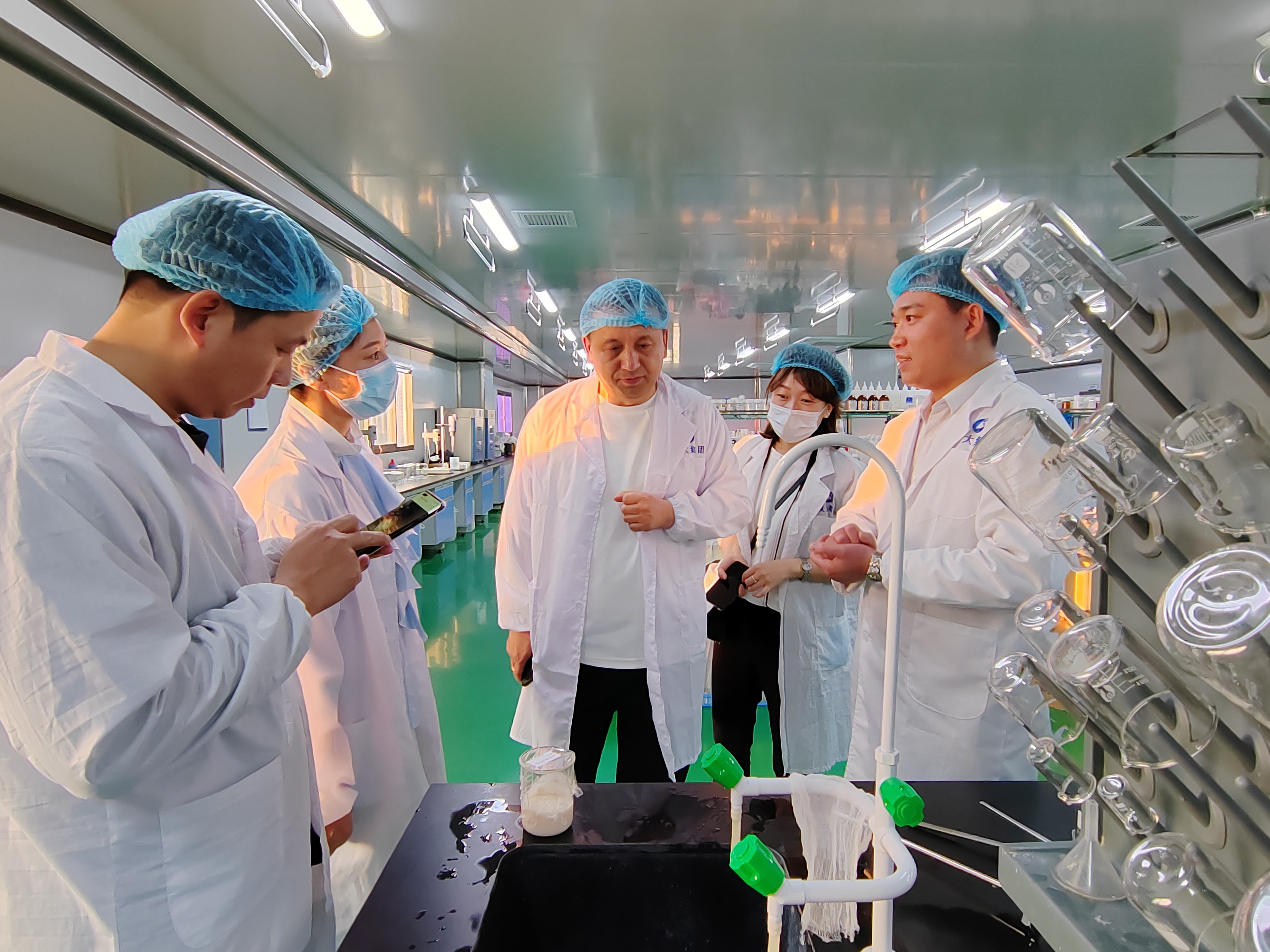 鞍勤集團、溫泉集團、公服集團商務考察組赴廣州調(diào)研