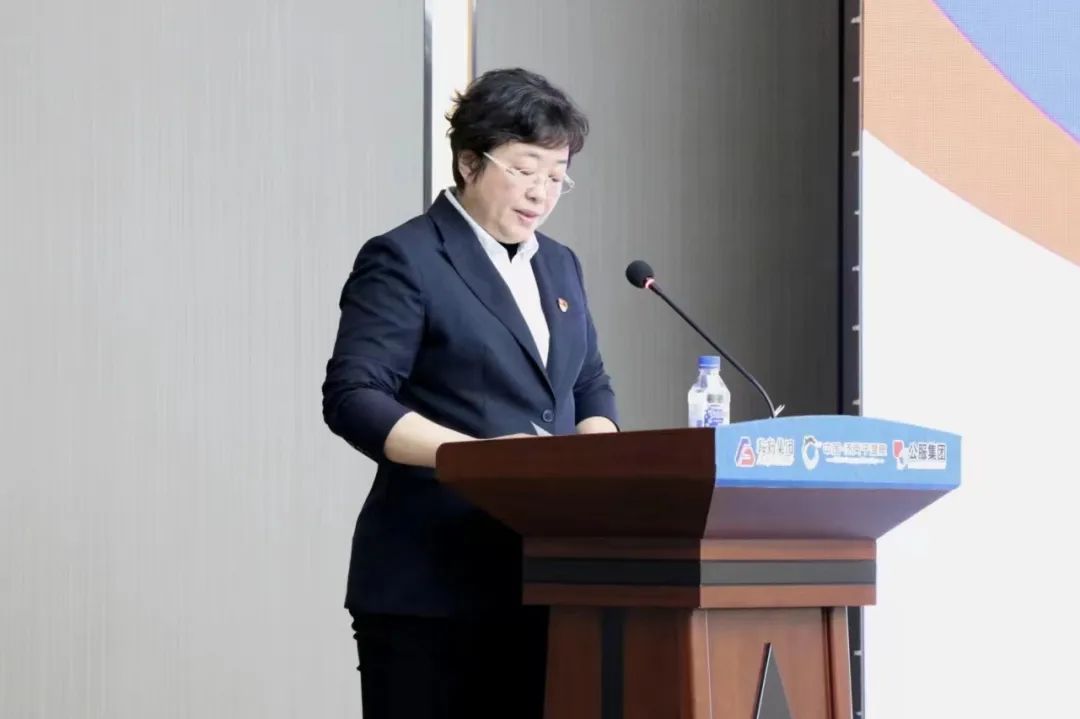 鞍勤集團(tuán)、溫泉集團(tuán)、公服集團(tuán)2023年新任干部任前集體談話及集體送任儀式圓滿結(jié)束