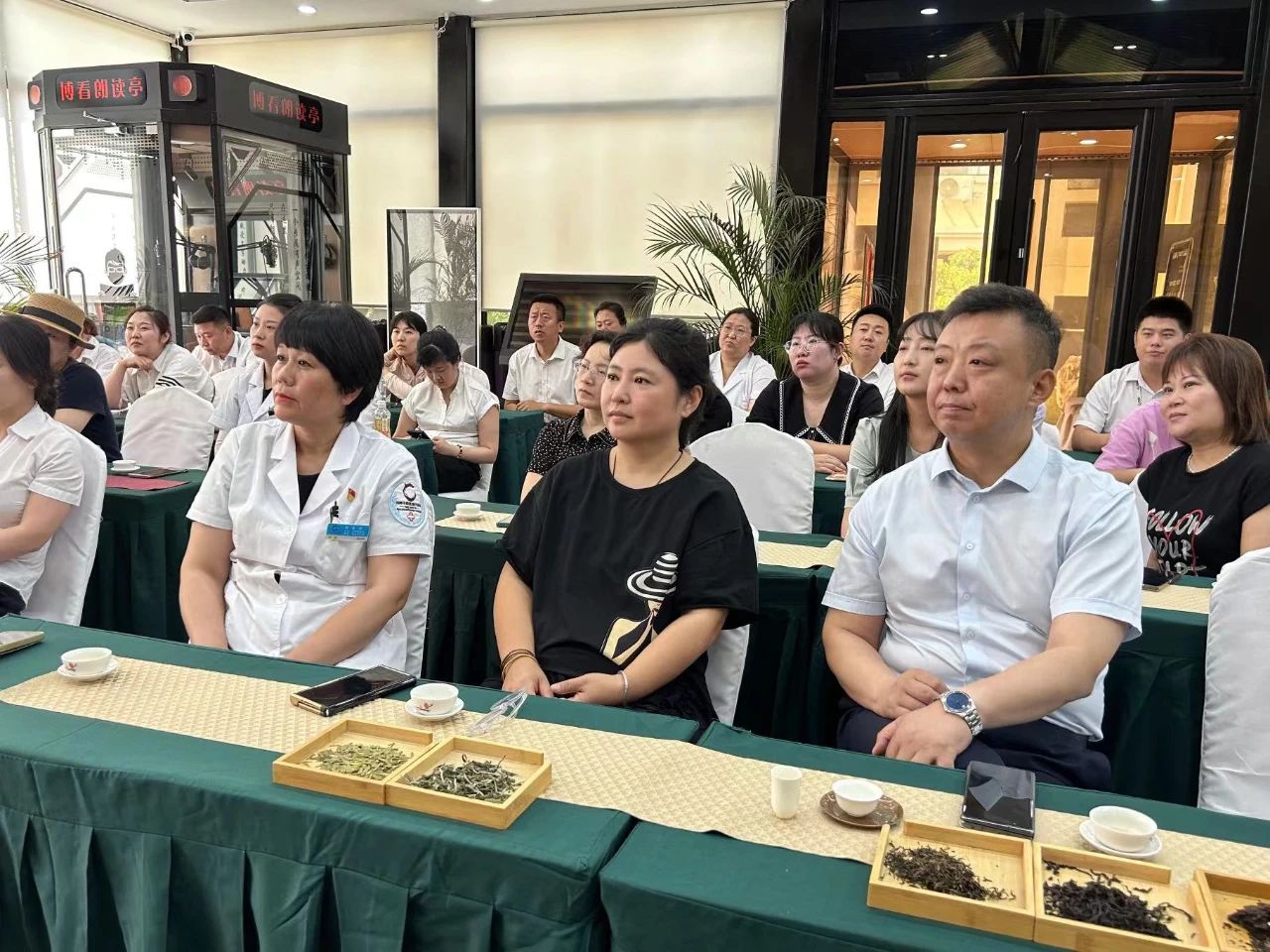 茶情雅韻 品香滌心丨鞍勤集團(tuán)、溫泉集團(tuán)、公服集團(tuán)茶藝興趣班開課