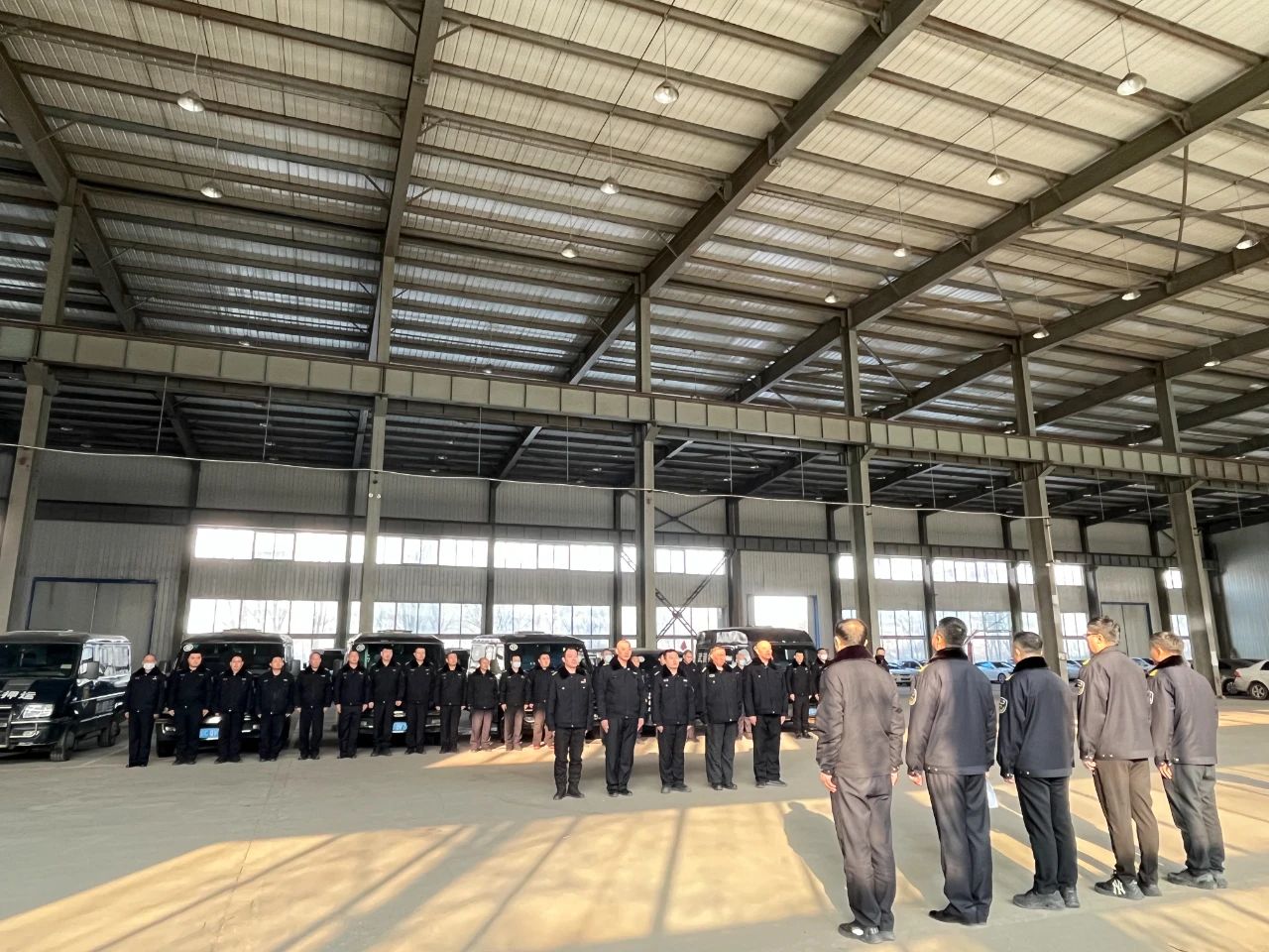 鉚足干勁再出發(fā) 建功立業(yè)創(chuàng)佳績(jī)丨順程押運(yùn)公司黨委舉行黨員先鋒“五好”紅旗車(chē)組表彰儀式